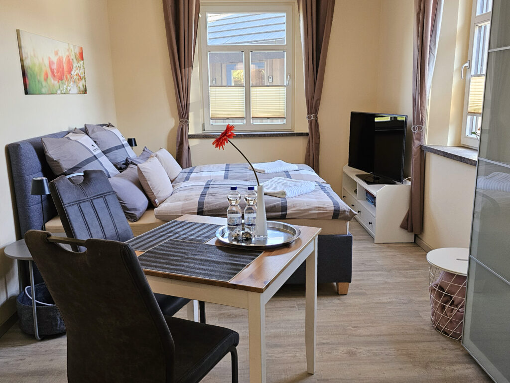 Foto des Wohn- und Schlafbereiches einer Ferienwohnung