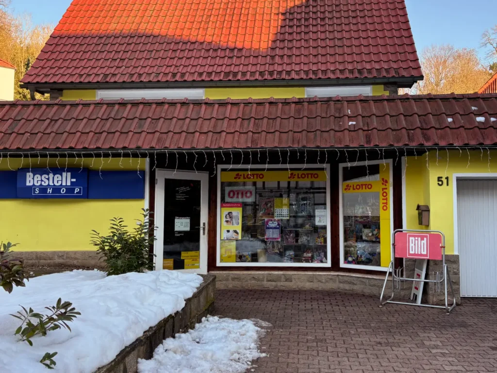 Außenansicvht des kleinen Bestell-Shops in Neustadt.